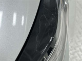 両側のヘッドライトレンズ表面にクリアはがれあり。来店時にご確認ください。