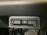 ハンドルの真下にETCがついています。高速道路の料金所の通過も楽々です。 カードの取り出しもしやすい場所についています。