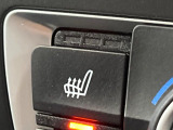 ●フロントシートヒーティング:運転席・助手席共に三段階で調節が可能なシートヒーターを装備しております。季節を問わず快適にご使用いただけます。