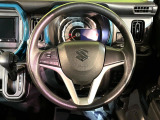 インテリアに合わせたデザインのステアリングは、運転される方のことも考え、運転しやすい形状、大きさです。是非一度、実際に触ってお確かめください。