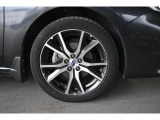 純正17インチアルミホイル/タイヤサイズは205/50R17です
