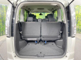 普段のお買い物や通勤、送迎等に十分な荷室スペースを確保しております。セカンドシートを倒すと、大きな荷物の積載も可能です♪