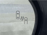 車線変更時の後方確認をアシストしてくれるブラインドスポットモニター!ドアミラーの死角を検知してくれるから車線変更もスムーズです。