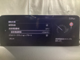 フォワードセンシングカメラで認識した交通標識をディスプレイに表示し、交通標識の見落とし防止を図り、安全運転を支援します。