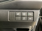 駐車や出庫時に障害物が接近するとお知らせしてくれるパーキングセンサーシステムつき。