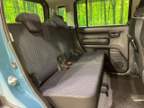 後部座席も気になるようなキズ・汚れやへたり等、大きなダメージはなく、良好な状態です。