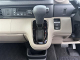 オートエアコン装着車で車内はいつも快適です。