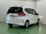 プライバシーガラスが装備されています。外を見るときには気にならずに、後方車両からは車内が見えにくくなってます
