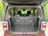 普段のお買い物や通勤、送迎等に十分な荷室スペースを確保しております。セカンドシートを倒すと、大きな荷物の積載も可能です♪
