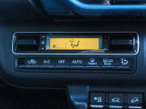大きく見やすいディスプレイでエアコン操作も快適です。