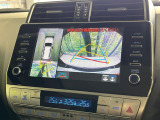 【マルチテレインモニター】車のフロントやサイドのカメラ画像を同時にモニター表示することで、悪路や狭い道を走行時でも周囲の状況確認ができ安心!本格SUVにうれしい装備です♪