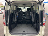 後席を格納すると、これだけの広さが!シーンに合わせたシートアレンジで、大きな荷物も積むことが出来ます♪