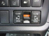 運転席からもスイッチ1つでリヤドアを開閉する事ができます。