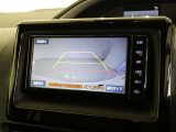 バックガイドモニターで、後方を確認しながら安心して駐車することができます。運転初心者も熟練者も必須の機能ですよ!