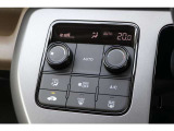 フルオートエアコンを装備。車内の温度設定だけでなく高性能集塵フィルターも装備しており車内はいつも快適空間♪
