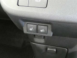 運転席と助手席には寒い時にうれしいシートヒーターが装備されてます。