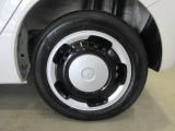 タイヤはスチールホイールで純正のホイールカバーを装着!