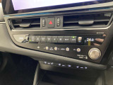 デュアルエアコンとは、運転席と助手席で、個別に温度設定ができる機能です。気温の感じ方は、人それぞれ違うもの。乗る人に優しい機能ですね。
