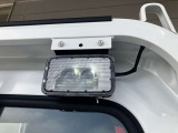 暗い時の作業には必須の作業灯(LED)もついています。