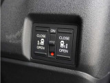 ◆両側電動スライドドア◆狭い駐車場でも乗り降りが楽々♪お子様が隣の車にドアを当ててしまう心配もございません!小さなお子様連れの方もこれで安心。