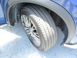 純正アルミが装着されてます。