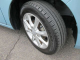 お車のお洒落も足元から!アルミホイール装備でバッチリ!
