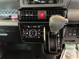 快適装備のオートエアコン♪ 温度設定をすれば、自動で車内の温度管理をしてくれる優れ物です☆彡
