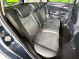 後部座席も気になるようなキズ・汚れやへたり等、大きなダメージはなく、良好な状態です。