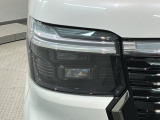 LEDヘッドライトは、点灯の瞬間から最大光量を発揮し、突然暗くなるトンネルなどでの安定感を高めます。