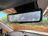 【デジタルインナーミラー】後席の大きな荷物や同乗者で後方が確認しづらい時でも安心!カメラが撮影した車両後方の映像をルームミラー内に表示。