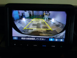 バックカメラの画像です。ガイドラインがスムースな車庫入れをサポートいたします。車庫入れの安心感がアップしますね。