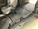 助手席からも荷物を載せられるダブル開口部!