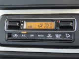 オートエアコンなので、スイッチひとつでオールシーズン快適に過ごすことができます。