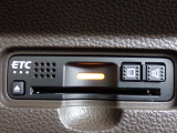 ■【ETC車載器】が装備されています。セットアップをしてお渡しとなり、ETCカードを差し込むだけで高速道路の利用が可能です。