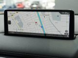 マツダコネクトの10.25インチワイドセンターディスプレイです。『Android Auto』『Apple CarPlay』や独自のコネクテッドサービスに対応したインターフェイスシステムです。