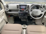 前席内装の全体像です。是非実車をご覧にお越し下さい。