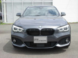 BMWと言えば特徴的なキドニーグリル。ダイナミックなフロントマスクを演出します。