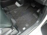 ◆リアにもドライブレコーダーを装備しております◆映像・音声などを記録する自動車用の装置です。もしもの事故の際の記録はもちろん、旅行の際の思い出としてドライブの映像を楽しむことができます。