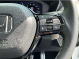 Hondaセンシングの機能のひとつ、アダプティブクルーズコントロール付!アクセルから足を離しても設定したスピードと前車との車間を保ち走行してくれます!車線維持もアシスト☆高速道路で疲労軽減ですね☆