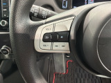 ステアリングにオーディオ操作スイッチが付いています。オーディオ画面に直接タッチしなくても操作が出来ますので、運転に集中できます。