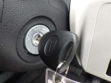 【見えないところまで徹底洗浄】エンジンルームからシートを外した洗浄まで、目に見えないところまで徹底的に洗浄しています。