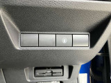 安全装備に関するボタンは運転席周りにまとめて設置されています
