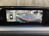 狭い場所での駐車やすれ違いなどでより的確な運転操作に役立つ360&deg;ビューモニターが装備されています。