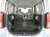【トランクルーム】荷室の広さも十分です!シートアレンジでシートを畳めば長い荷物だって積めますね。シートアレンジの操作方法など、お気軽にご相談下さい。