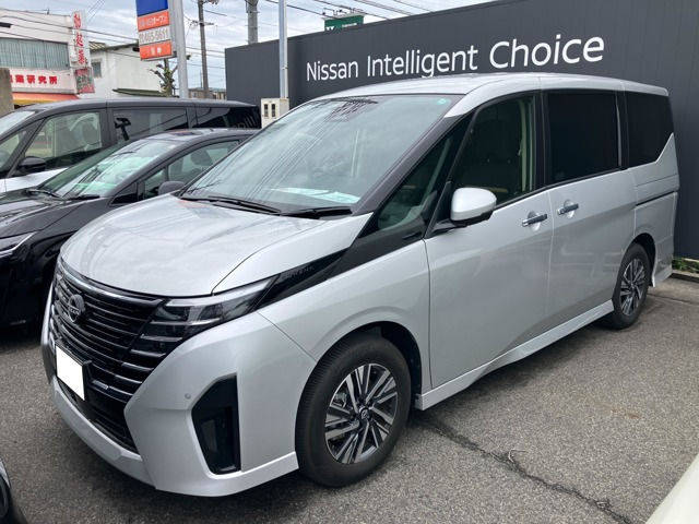 セレナ 1.4 e-POWER ハイウェイスターV 