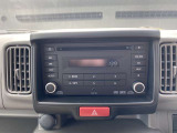 純正オーディオでCD・AM/FMラジオ付きで、それぞれ6チャンネルまで登録できます。全32枚画像を掲載してますが他に見たい部分がありましたら写真をメール送信する事も可能です。お気軽に相談下さい。