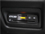 ◆ETC2.0装着◆進化したドライブ体験。料金収受システムだけだったETCが生まれ変わって、高速道路を賢く使うETC2.0に進化しました。多彩な情報サービスが便利で快適なドライブ体験を提供します。