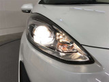 LEDヘッドライトです。デザイン性がよくとても明るいので、夜間の走行や悪天候でも安心です。しかも長寿命!