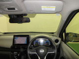 ドライバー目線で、使いやすく安全操作性と良好な視界を実現した運転席です。