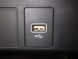 USBポートでゲームや動画も車内で楽しめる!お気に入りのコンテンツをいつでもどこでも満喫して、レジャーシーンがもっと盛り上がりますね☆